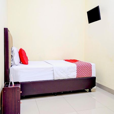 Oyo 90052 Star House Hotel Cirebon Exterior foto
