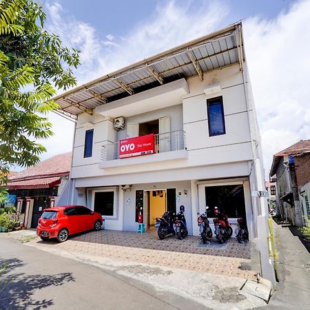 Oyo 90052 Star House Hotel Cirebon Exterior foto