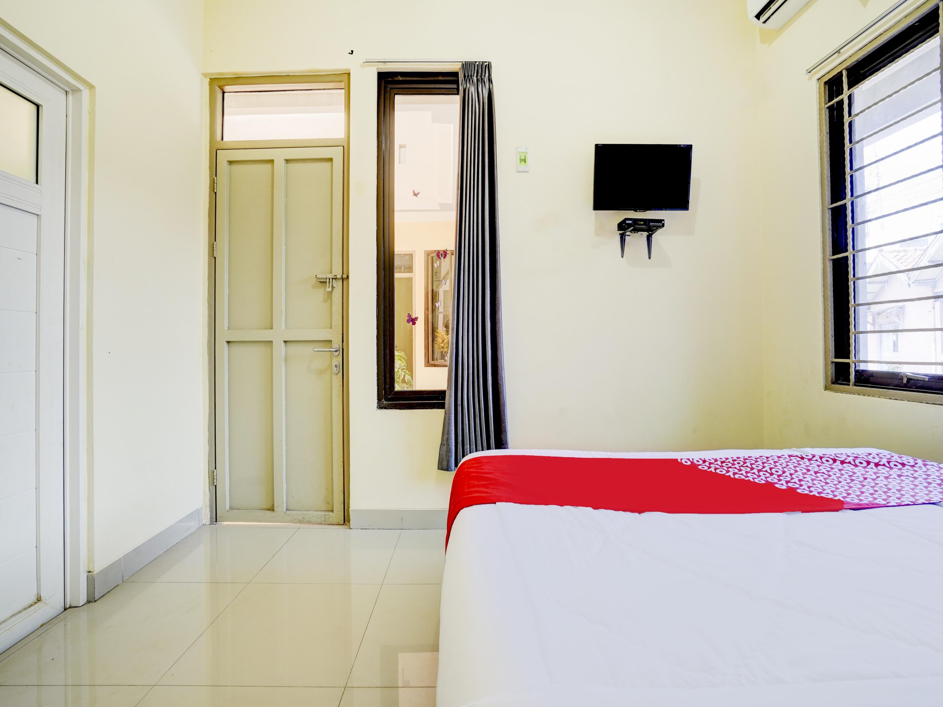 Oyo 90052 Star House Hotel Cirebon Exterior foto