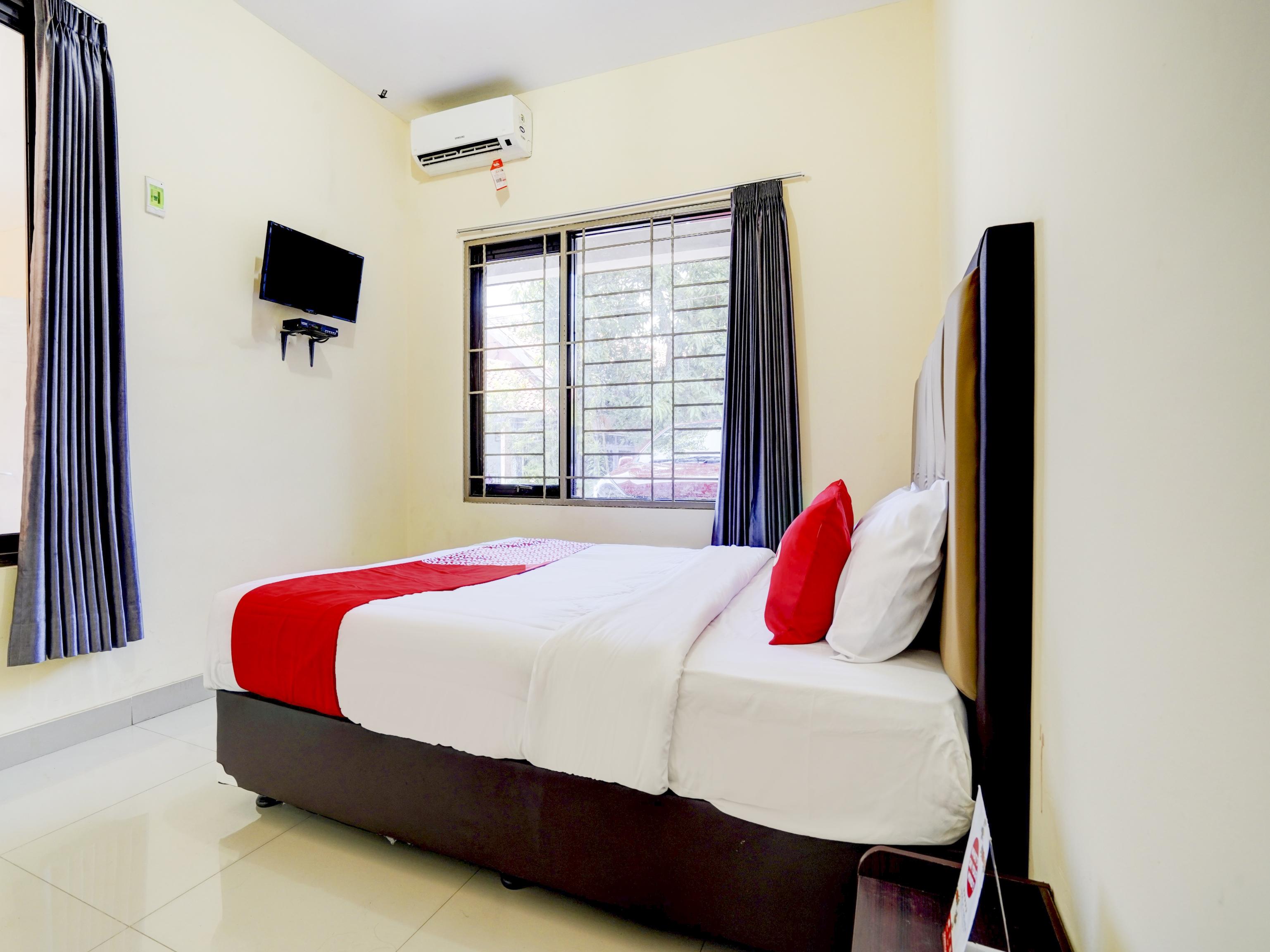 Oyo 90052 Star House Hotel Cirebon Exterior foto
