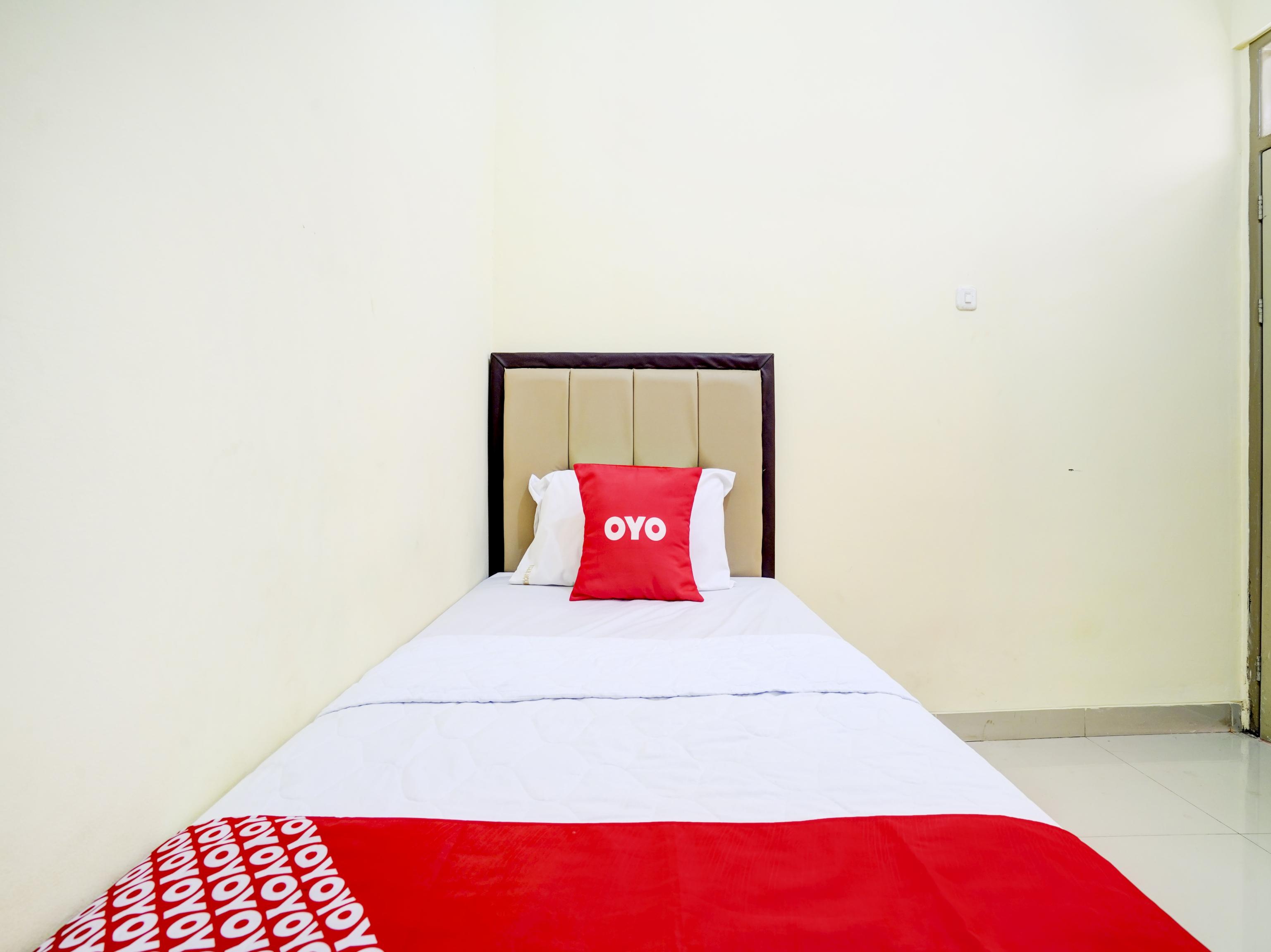 Oyo 90052 Star House Hotel Cirebon Exterior foto