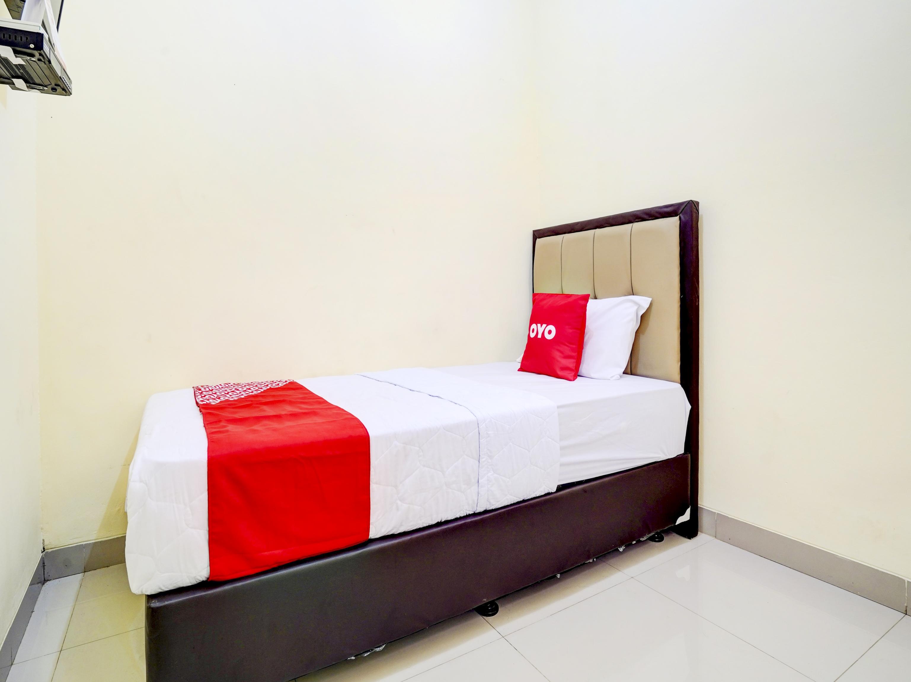 Oyo 90052 Star House Hotel Cirebon Exterior foto
