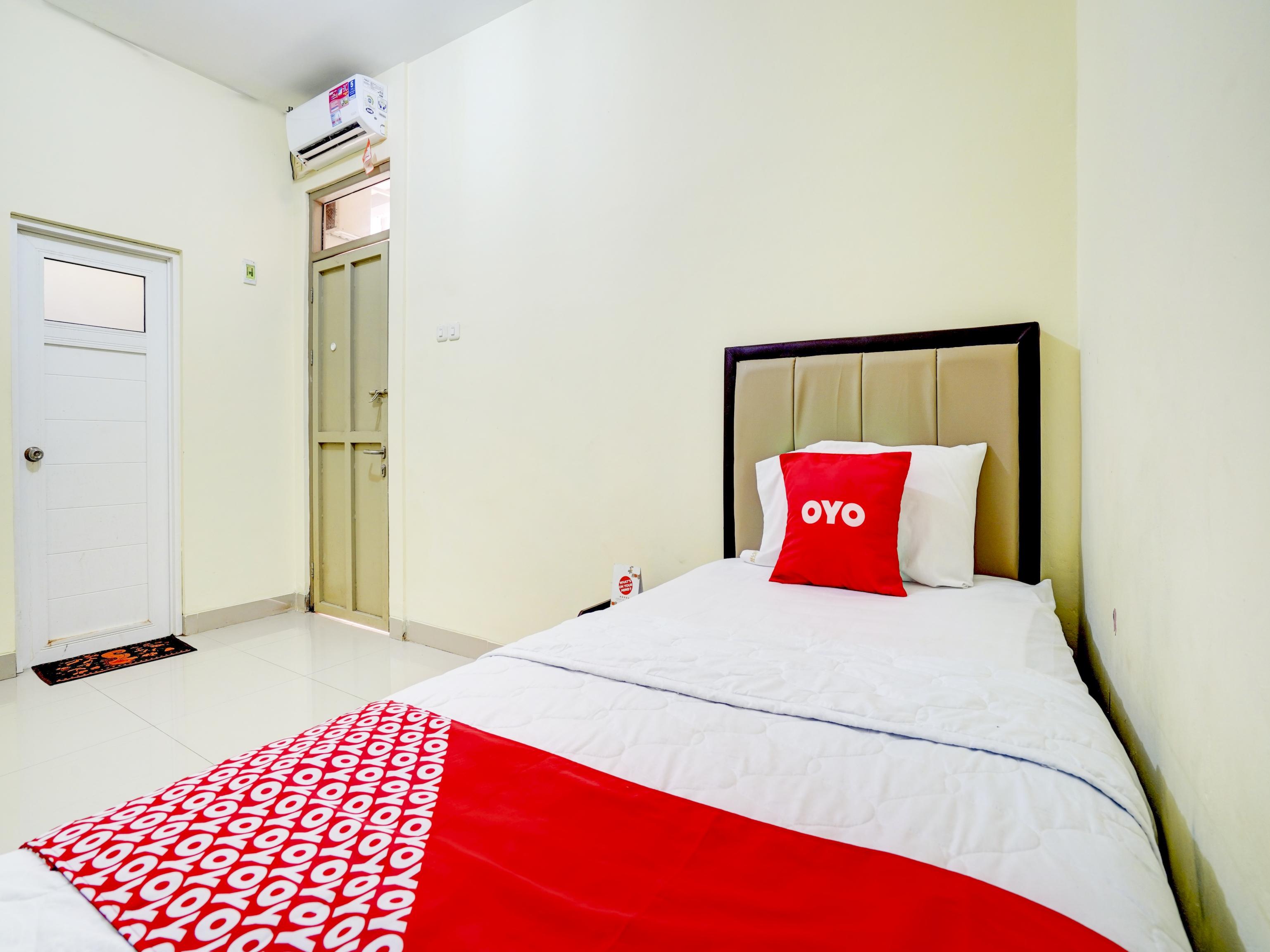 Oyo 90052 Star House Hotel Cirebon Exterior foto