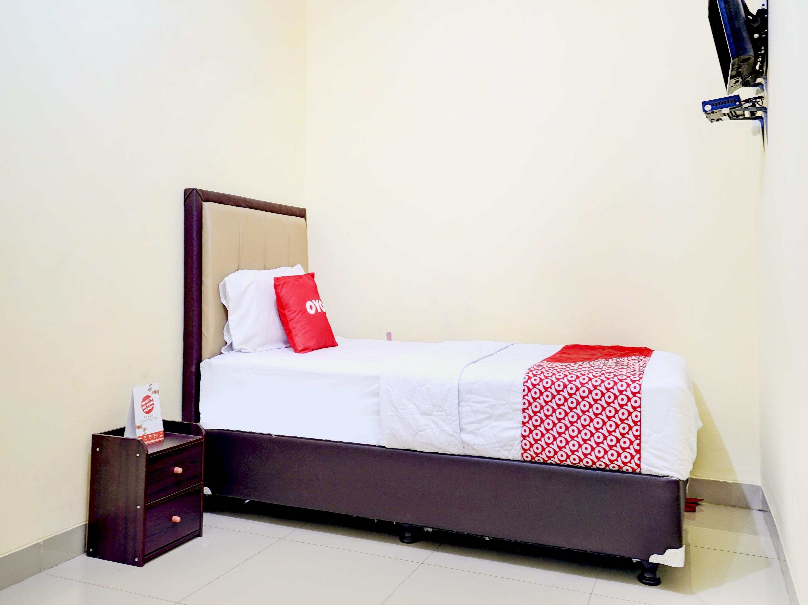 Oyo 90052 Star House Hotel Cirebon Exterior foto